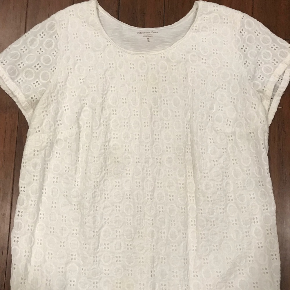 Cap sleeved eyelet tee